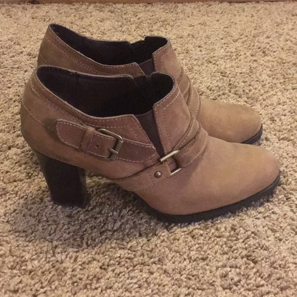 Cute Audrey Brooke ankle boots.